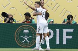 雷速体育电脑版官网下载-关于世界级足球盛事：热门球队受困磕磕绊绊的信息