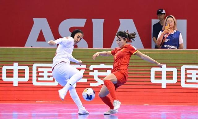 五人制女足比赛上演，技战术对决