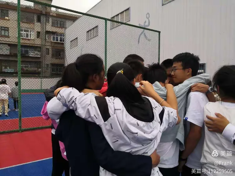 包含队友携手并肩夺冠，默契无限的词条